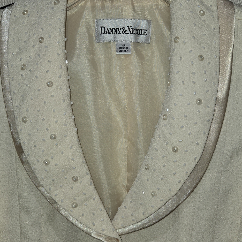 SZ 16. 2 PC DANNY & NICOLE JACKET RUFFLE 3/4 SLEEVE AND PENCIL SKIRT IVORY